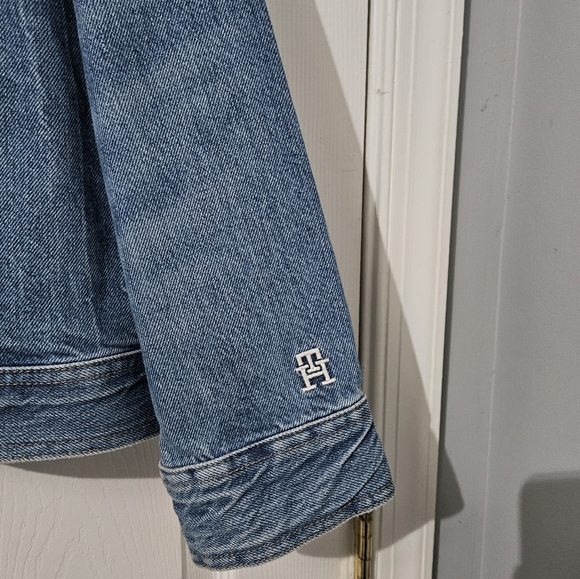 NWT: Women's Tommy Hilfiger Classic Denim Jacket - XXL - Picture 3 of 12